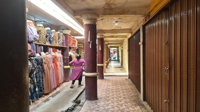 Curhat-Pedagang-Pasar-Martapura-Kalah-Saing-Dengan-Online-Shop-Pembeli-Sepi-Puluhan-Toko-Ditutup.jpg