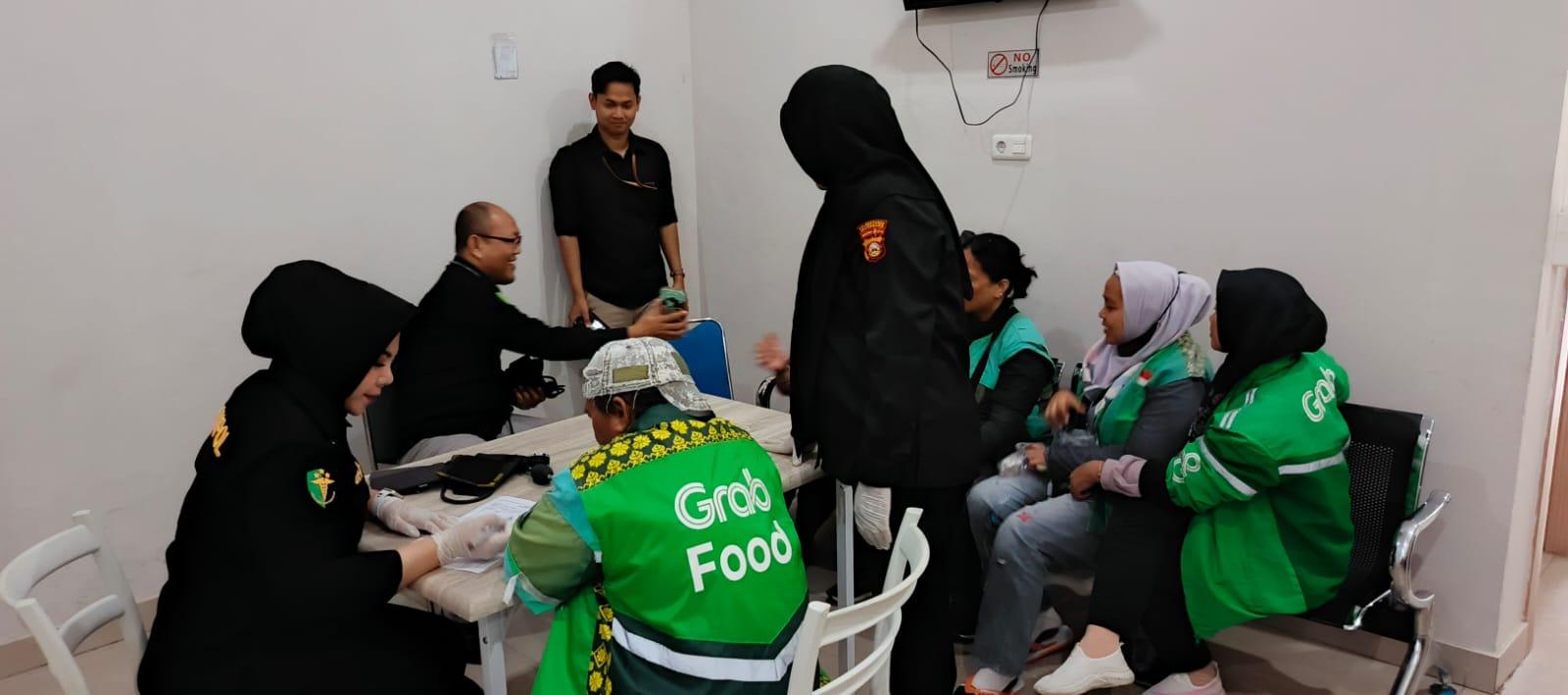 Demi-Rekor-MURI-Polrestabes-Palembang-Gelar-Pemeriksaan-Kesehatan-Gratis-Bagi-Driver-Ojek-Online.jpg