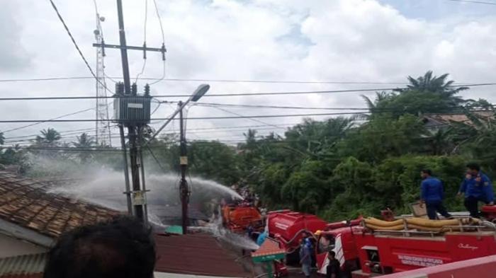 Diduga-Karena-Korsleting-Listrik-Rumah-di-PALI-Terbakar-Beruntung-Petugas-Damkar-Cepat-Datang.jpg