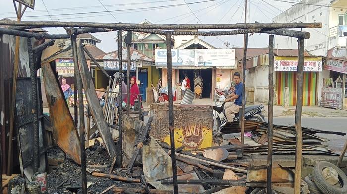 Diduga Korsleting Listrik, Warung Kelontong di Dekat Pasar Satelit Lubuklinggau Ludes Terbakar - Tribunsumsel.com