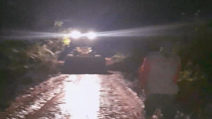 Diguyur Hujan Deras, Jalan Penghubung Desa Sri Tanjung-Tebing Abang Ditimbun Longsor