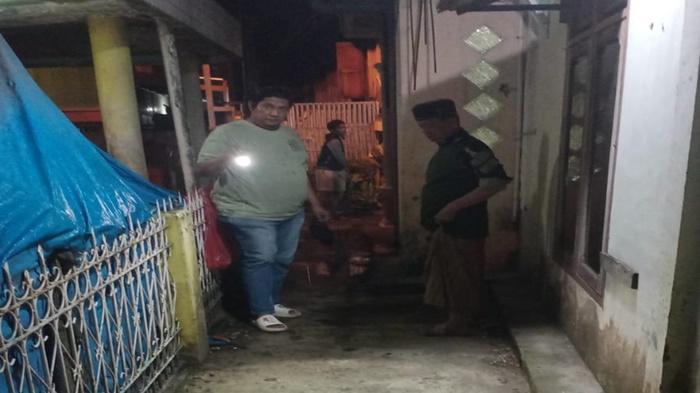 Dikeroyok-Abdulllah-Ismail-Warga-7-Ulu-Palembang-Tewas-Dengan-Luka-Tusuk-Pelaku-Kabur.jpg