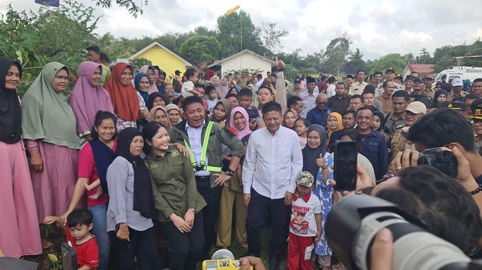 Disambut Antusias Warga, Herman Deru Tinjau Penyelesaian Jembatan Sukanegeri-Kangkung OKU Timur