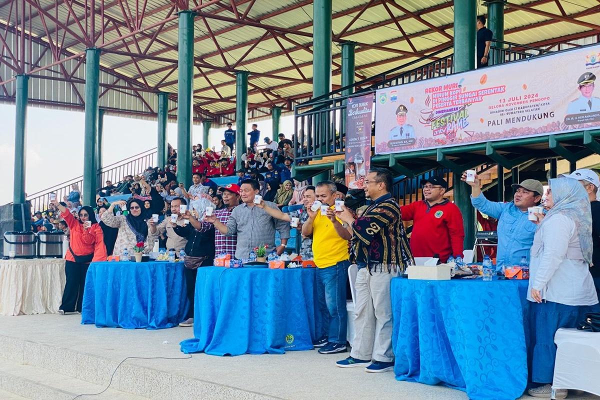 Dukung Pecahkan Rekor Muri, 1.000 Warga di PALI Ikut Minum Kopi Serentak