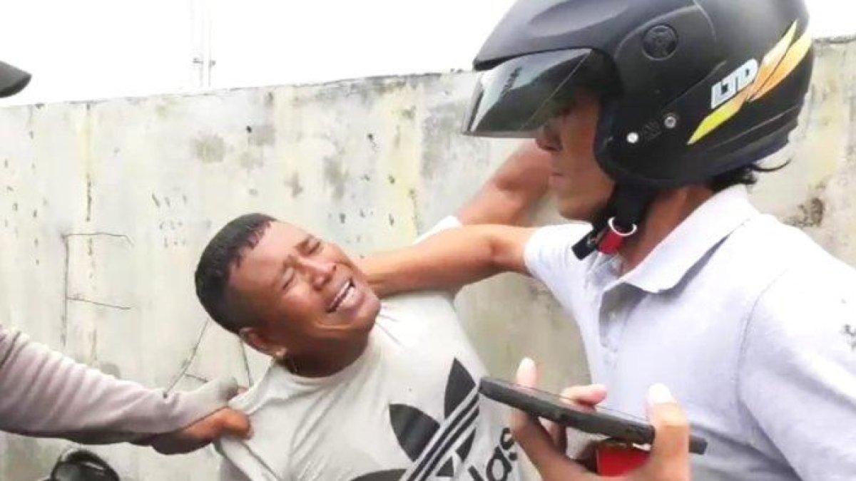Gagah-Tantan-Duel-Polisi-Awalnya-Saat-Diringkus-Preman-Ini-Malah-Minta-Tolong-Ibu-Mak-Tolong.jpg