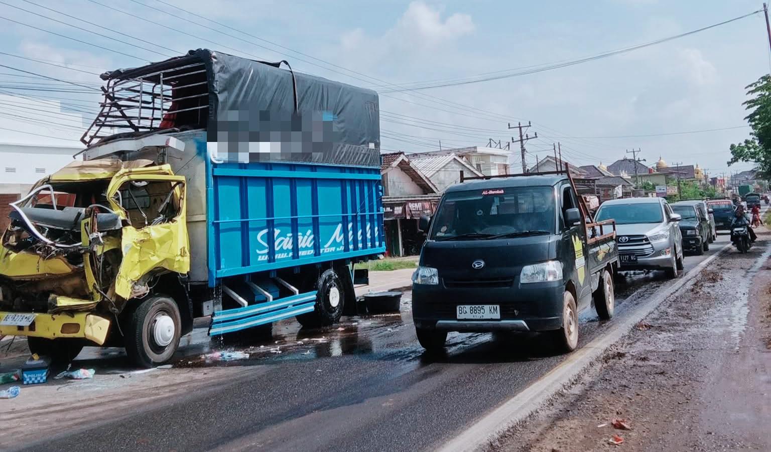 Gagal Nyalip, Truk Tabrak Belakang Mobil Box di OKI, Sang Kernet Tewas, Kedua Sopir Kini Kabur