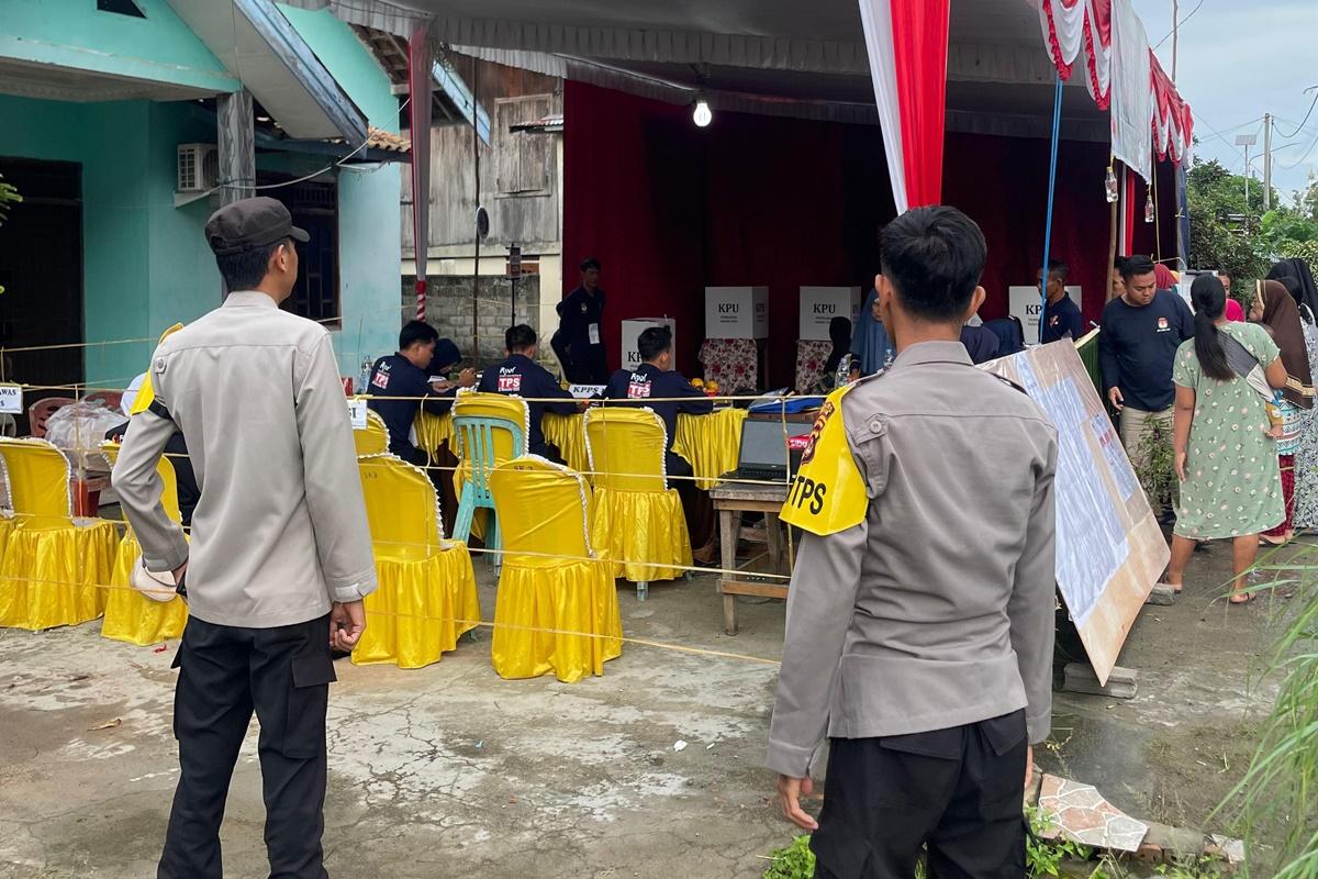 Gegara-1-Warga-TPS-001-Tanjung-Gelam-Ogan-Ilir-Gelar-Pemungutan-Suara-Ulang-Hari-ini.jpg