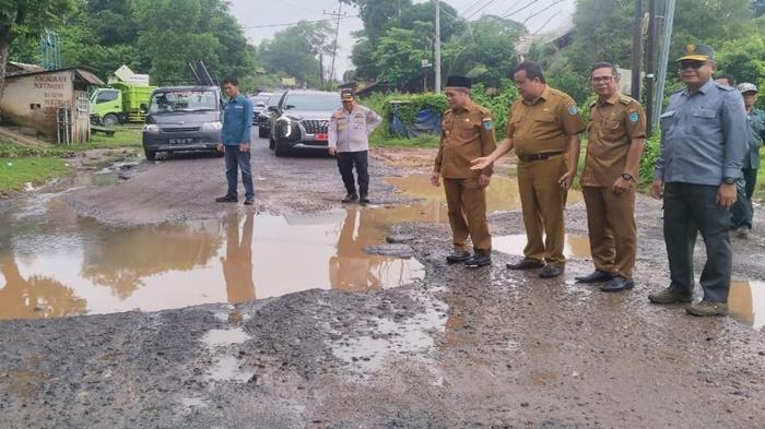 Gerak-Cepat-Wabup-Ogan-Ilir-Tinjau-Jalan-Provinsi-Rusak-Berat-di-Indralaya-Selatan-dan-Tanjung-Batu.jpg
