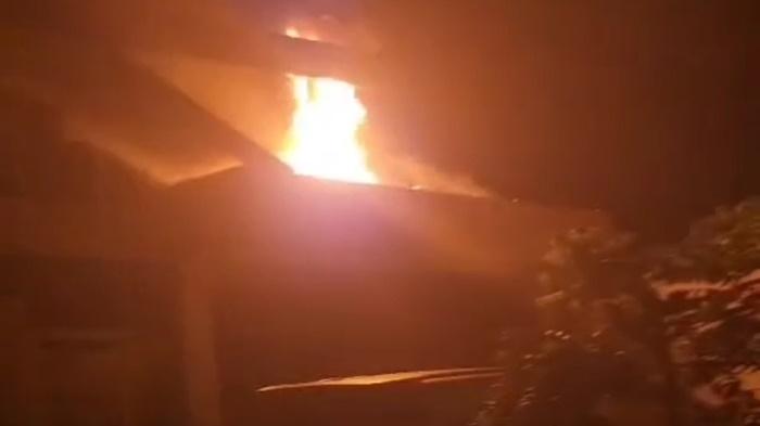 Geram-Rumahnya-Dilempar-Jok-Motor-Terbakar-Wanita-Hamil-di-Palembang-Lapor-Polisi.jpg