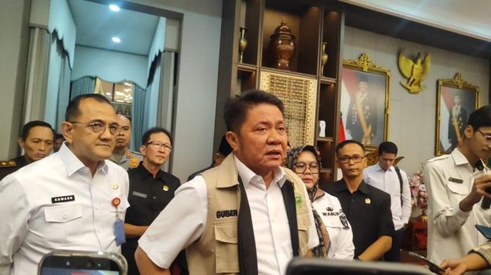 Gubernur-Sumatera-Selatan-Sumsel-Herman-Deru-secara-resmi-menyerahkan-Surat.jpg