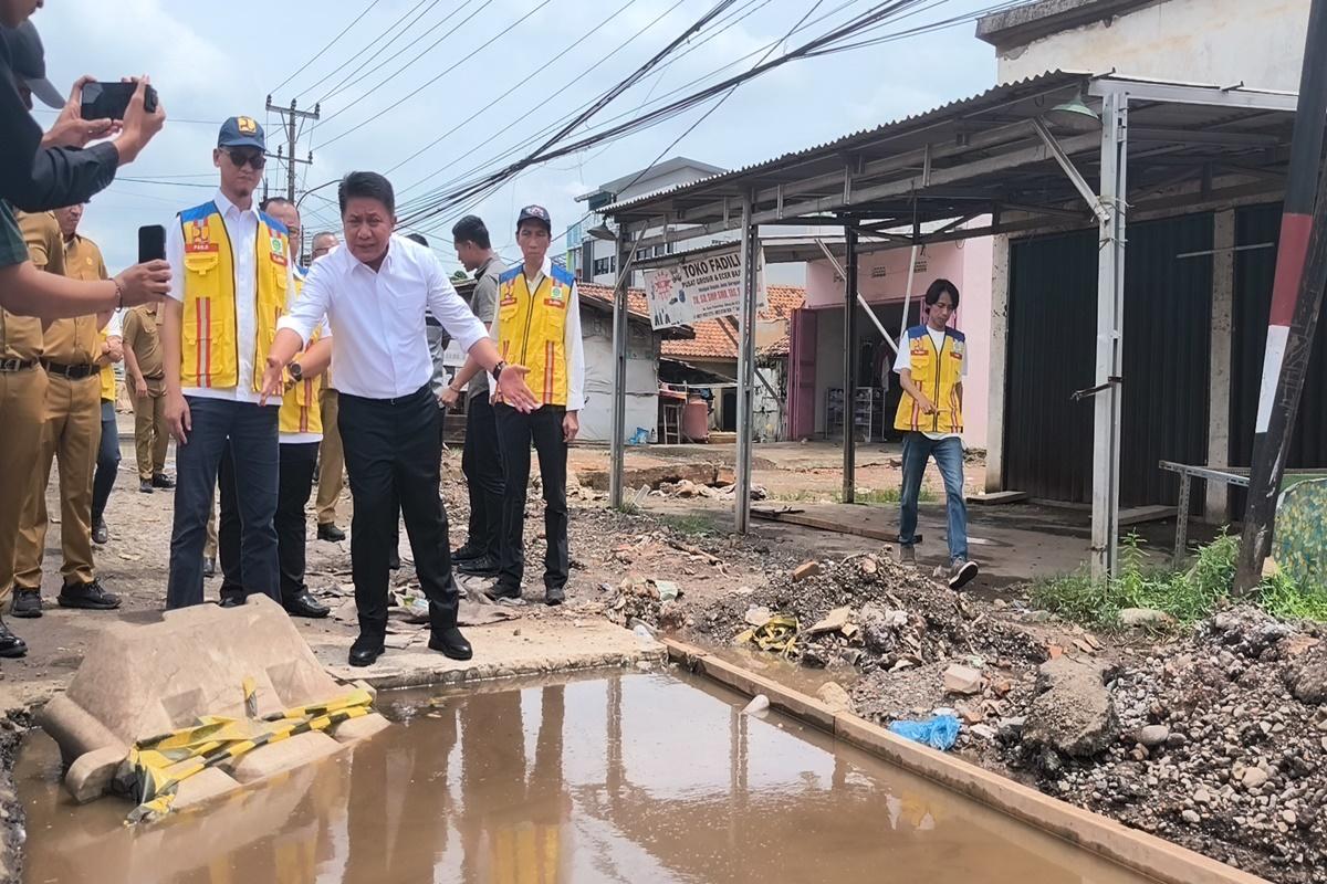 Gubernur-Sumsel-Herman-Deru-Tinjau-Hari-Pertama-Perbaikan-Jalintim-PalembangBetung-yang-Rusak.jpg