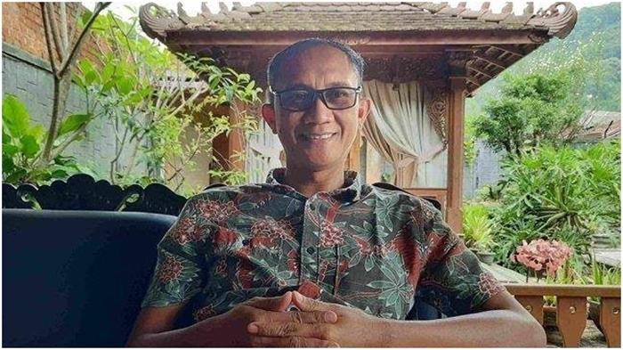 H-Toyeb-Rakembang-menyatakan-mundur-dari-balon-DPD-RI-Dapil-Sumsel-Pemilu-2024.jpg