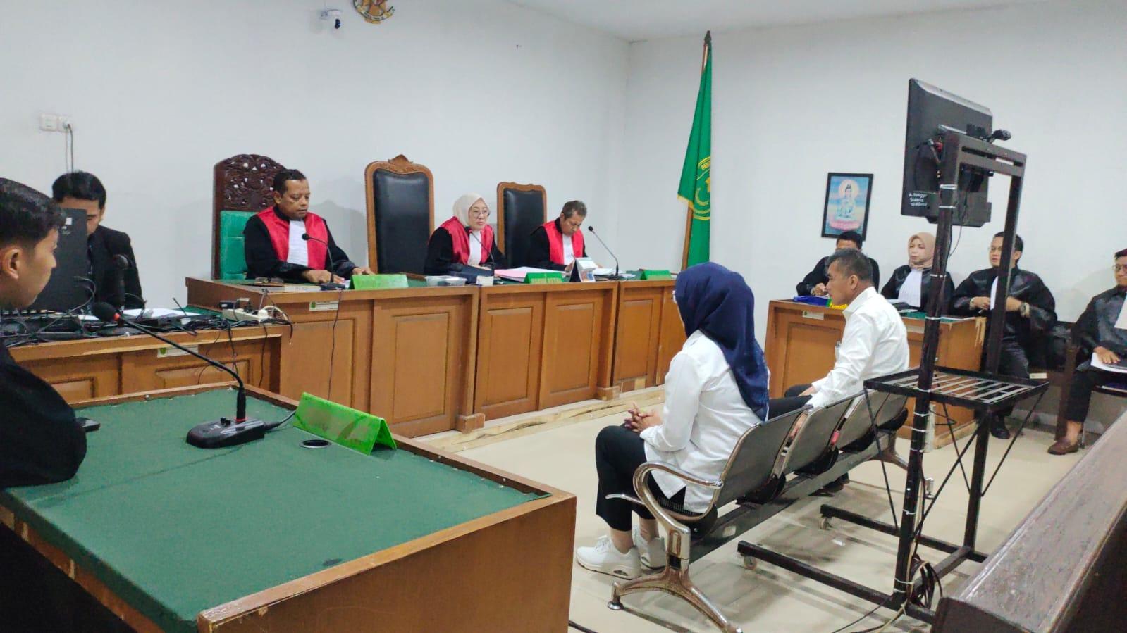 Hakim-Tolak-Eksepsi-Eks-Wawako-Palembang-Fitrianti-Agustinda-dan-Suami-di-Kasus-Korupsi-PMI.jpg
