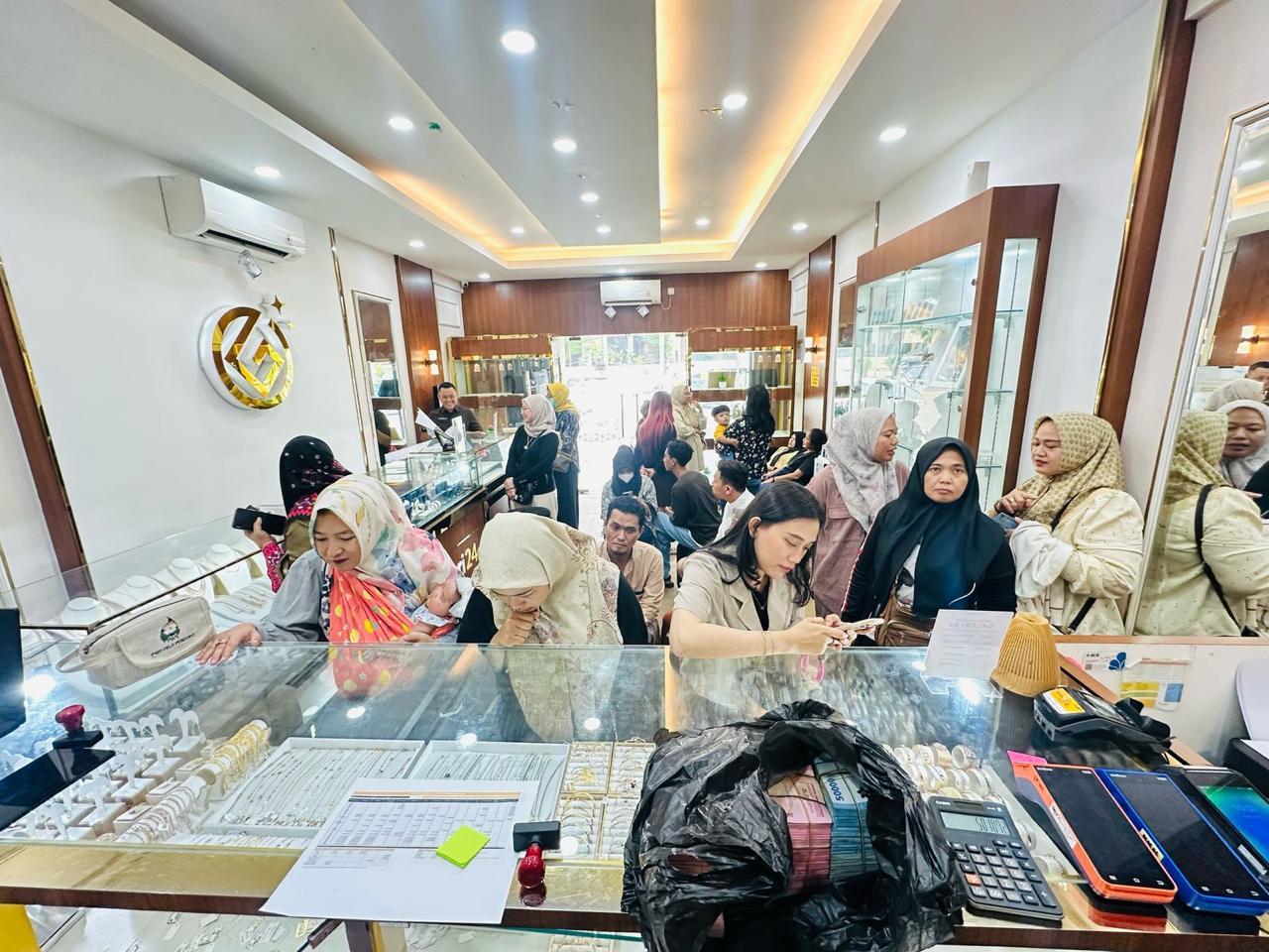 Harga-Emas-Naik-Tinggi-Tapi-Stok-Emas-Batangan-di-Galeri-24-Pegadaian-Palembang-Kosong.jpg