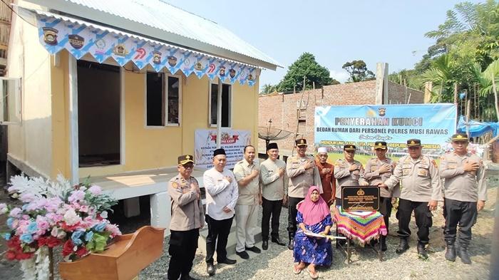 Hasil-Donasi-Personel-Bahagianya-Romlah-Dapat-Bantuan-Bedah-Rumah-dari-Polres-Musi-Rawas.jpg