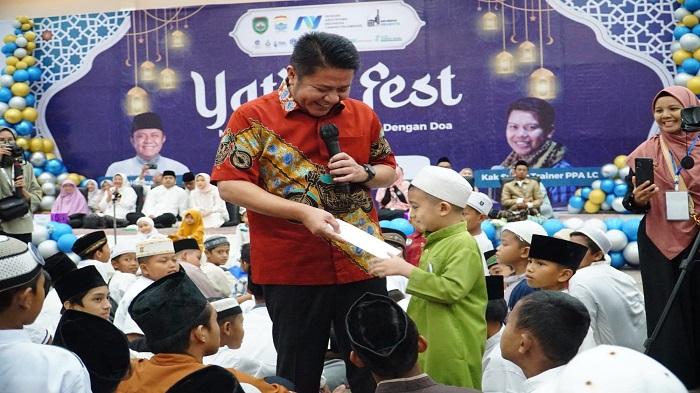 Herman Deru Dinobatkan Bapak Anak Yatim oleh Yayasan Abulyatama Indonesia Cabang Palembang