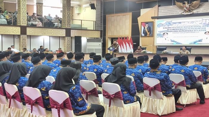 Herman Deru Lantik 101 CPNS Pemprov Sumsel, Ingatkan PNS Bukan Bos Tapi Pelayan Masyarakat
