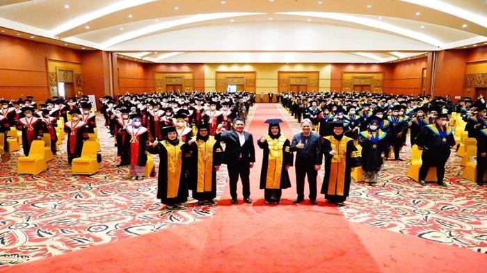 Herman Deru Dorong Lulusan Baru Stisipol Candradimuka Jadi Intelektual yang Berkarakter