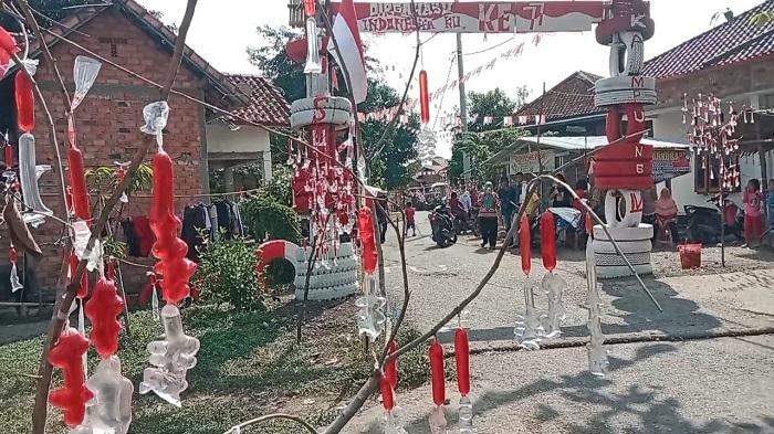Hiasan-Kreasi-17-AgustusWarga-Penanggiran-Muara-Enim.jpg
