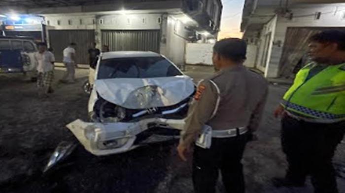 Hilang-Kendali-Brio-Tabrak-Ruko-di-M-Isa-Palembang-Pengendara-Tewas-di-TKP.jpg