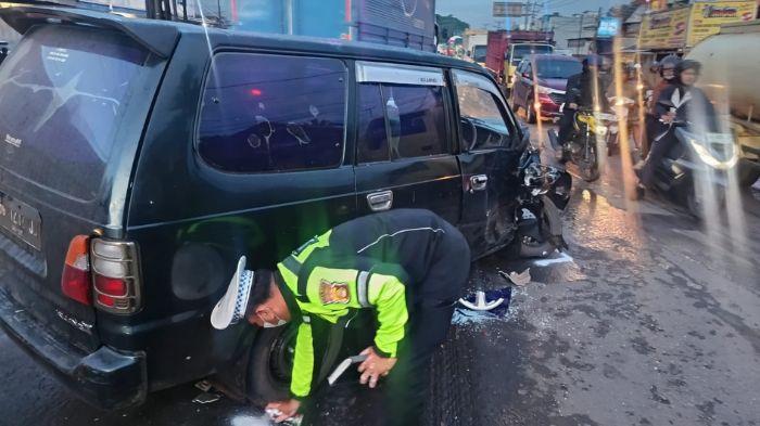 Hilang-Kendali-Karena-Jalan-Bergelombang-Pikap-Tabrak-Toyota-Kijang-di-Banyuasin-Mobil-Ringsek.jpg