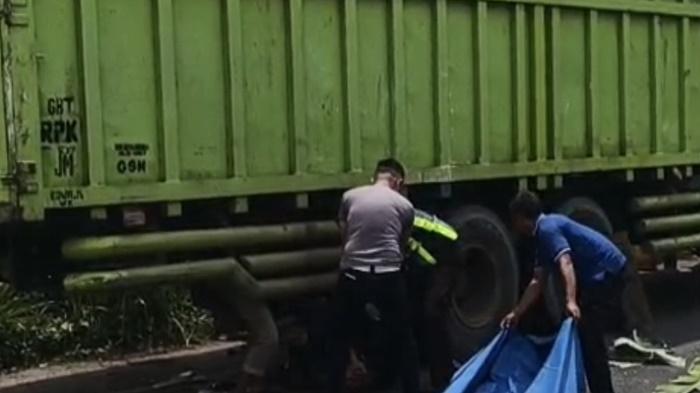 Identitas-Korban-Tewas-Kecelakaan-Maut-di-Jalinsum-Palembang-Indralaya-Motornya-Hantam-Truk-Mogok.jpg