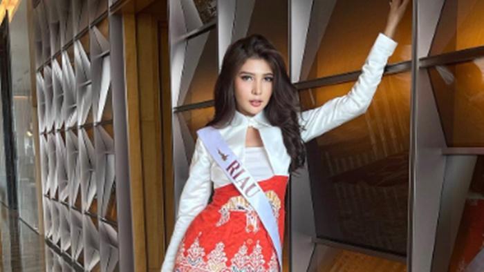 Jeni-Rahmadial-Fitri-28-yang-menyandang-gelar-Puteri-Indonesia-Riau-2024-resmi-ditetapkan.jpg