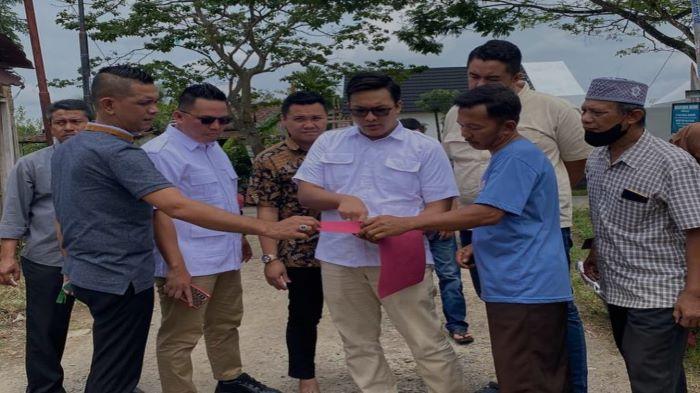 Kader-Gerindra-turun-ke-lapangan-di-Talang-Jambe.jpg