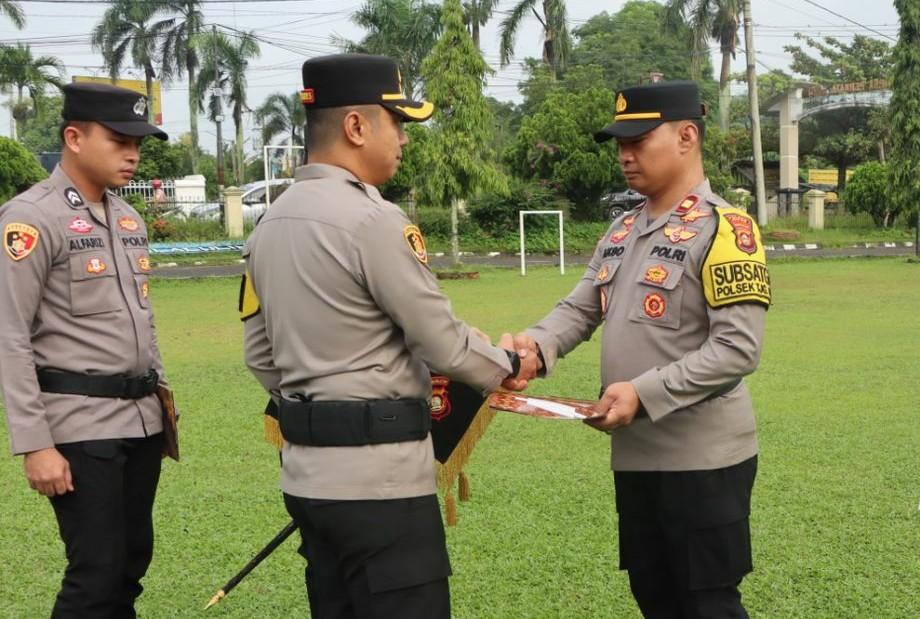 Kapolsek-Tanjung-Batu-Iptu-Dr-Syaparudin-Akso-Terima-Penghargaan.jpg
