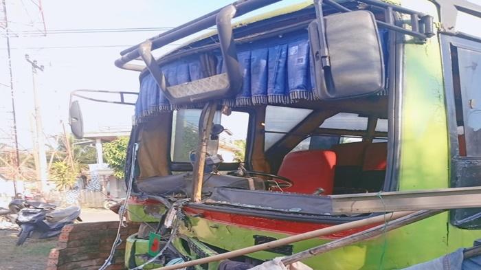 Kecelakaan-Adu-Kambing-Motor-VS-Bus-di-Muara-Enim-2-Pelajar-Asal-Gunung-Megang-Luka-Berat.jpg
