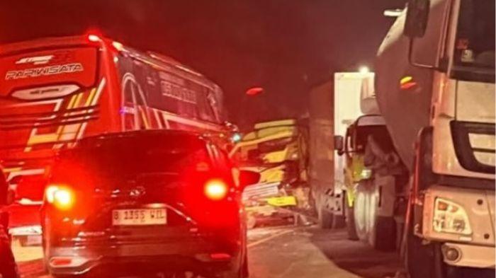 Kecelakaan Beruntun Melibatkan 3 Truk Terjadi di Jalintim Palembang-Betung, Kendaraan Ringsek