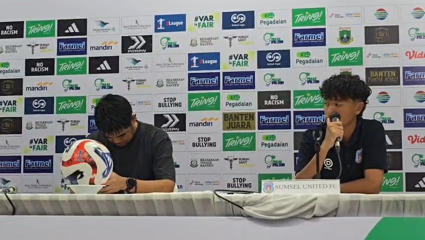 Kecewanya-Nil-Maizar-Usai-Sumsel-United-Kalah-Dari-Adhyaksa-FC-Hanya-Bisa-Tertunduk-Lesu.jpg