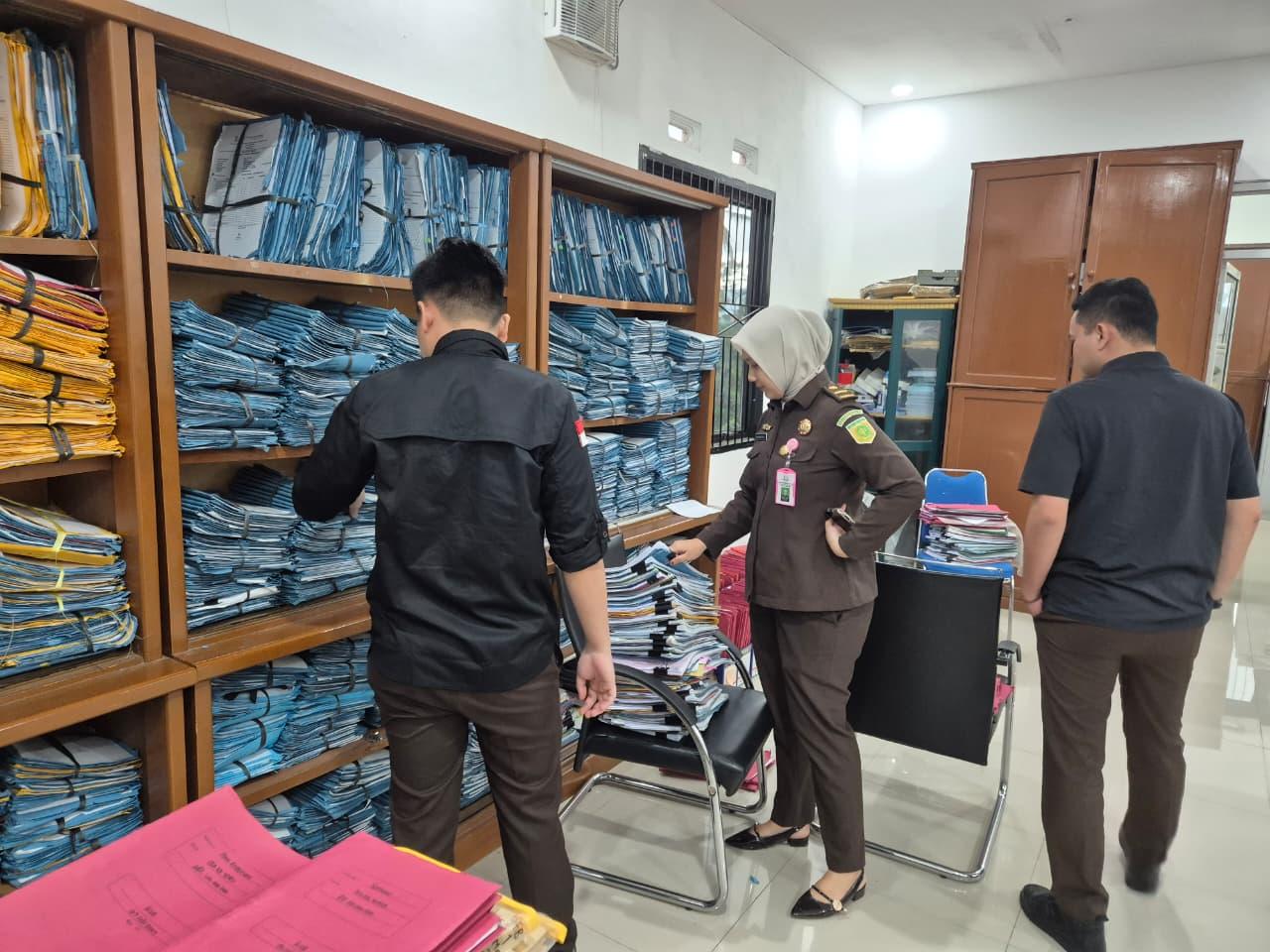 Kejari-Geledah-Bank-Sumsel-Babel-Pagar-Alam-Usut-Dugaan-Korupsi-Pengajuan-KUR.jpg