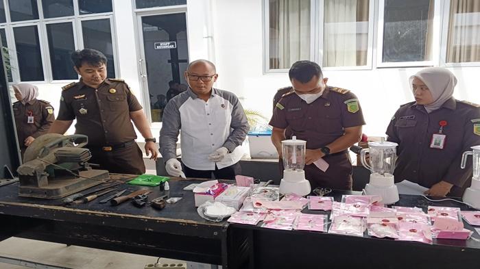 Kejari Lubuklinggau Musnahkan Barang Bukti Hasil Sitaan di November & Desember, Narkoba Hingga Senpi