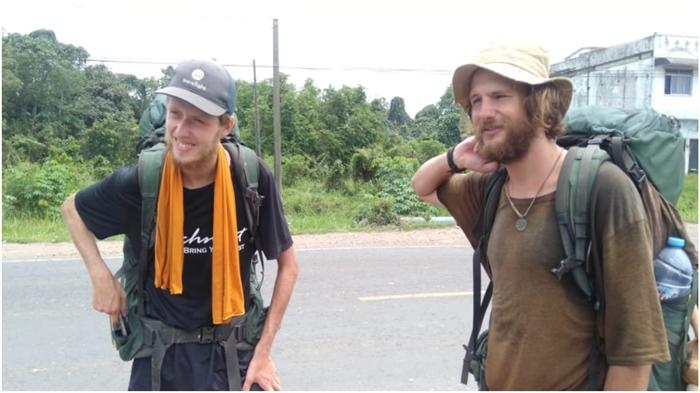 Kenapa Bule Suka Jalan Kaki, 2 Bule Ceko Jalan Kaki dari Denpasar Bali Ingin Pulang Kampung