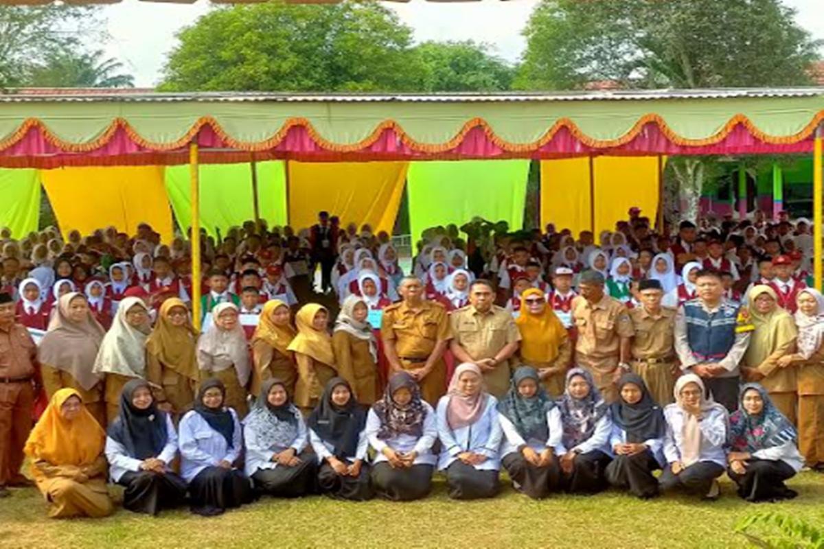 Kepala-Dinas-Pendidikan-dan-Kebudayaan-Kabupaten-OKU-Timur-Wakimin-SPd-MM-saat.jpg