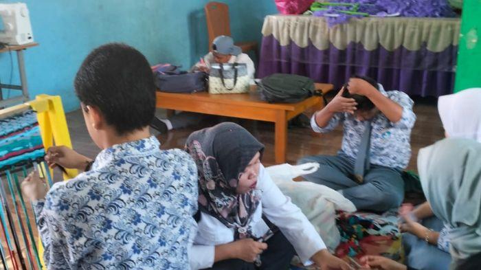 Kepala-SLB-Pagar-Alam-Ngeluh-Siswanya-Belum-Terima-Program-MBG-Saat-Sekolah-Tetangga-Sudah-Kebagian.jpg
