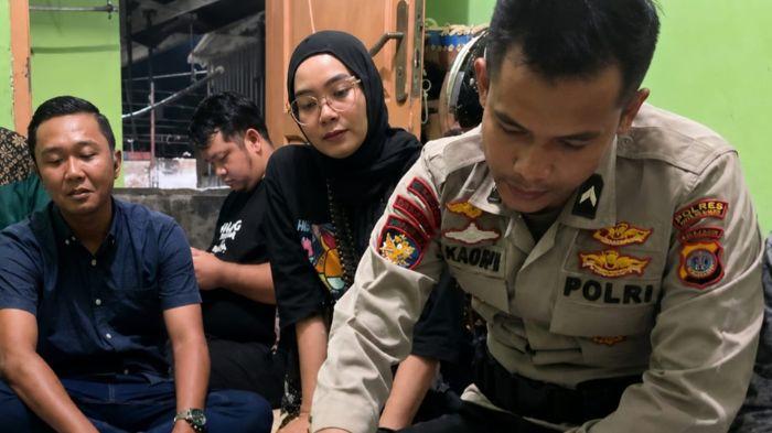 Kisah-Bripda-M-Kadafi-Polisi-di-Palembang-yang-Viral-Bantu-Lunasi-Biaya-RS-Hingga-Pemakaman-Bayi.jpg