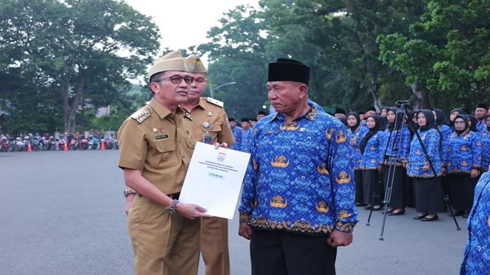 Kisah-Penyapu-Jalan-dan-Sopir-Truk-Sampah-di-Palembang-Bahagia-Resmi-Dilantik-Jadi-PPPK-Paruh-Waktu.jpg