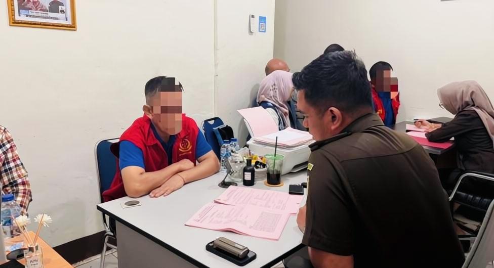 Korupsi-Dana-KUR-Petani-Tambang-Udang-di-OKI-Pegawai-Bank-Hingga-Bos-Perusahaan-Ditahan-Kejari.jpg