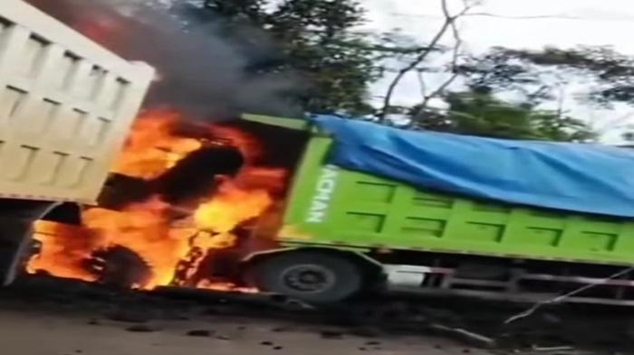Kronologi-Sopir-Truk-Batu-Bara-Tewas-Terbakar-Saat-Kecelakaan-Maut-di-Muratara-Tabrakan-Adu-Kambing.jpg