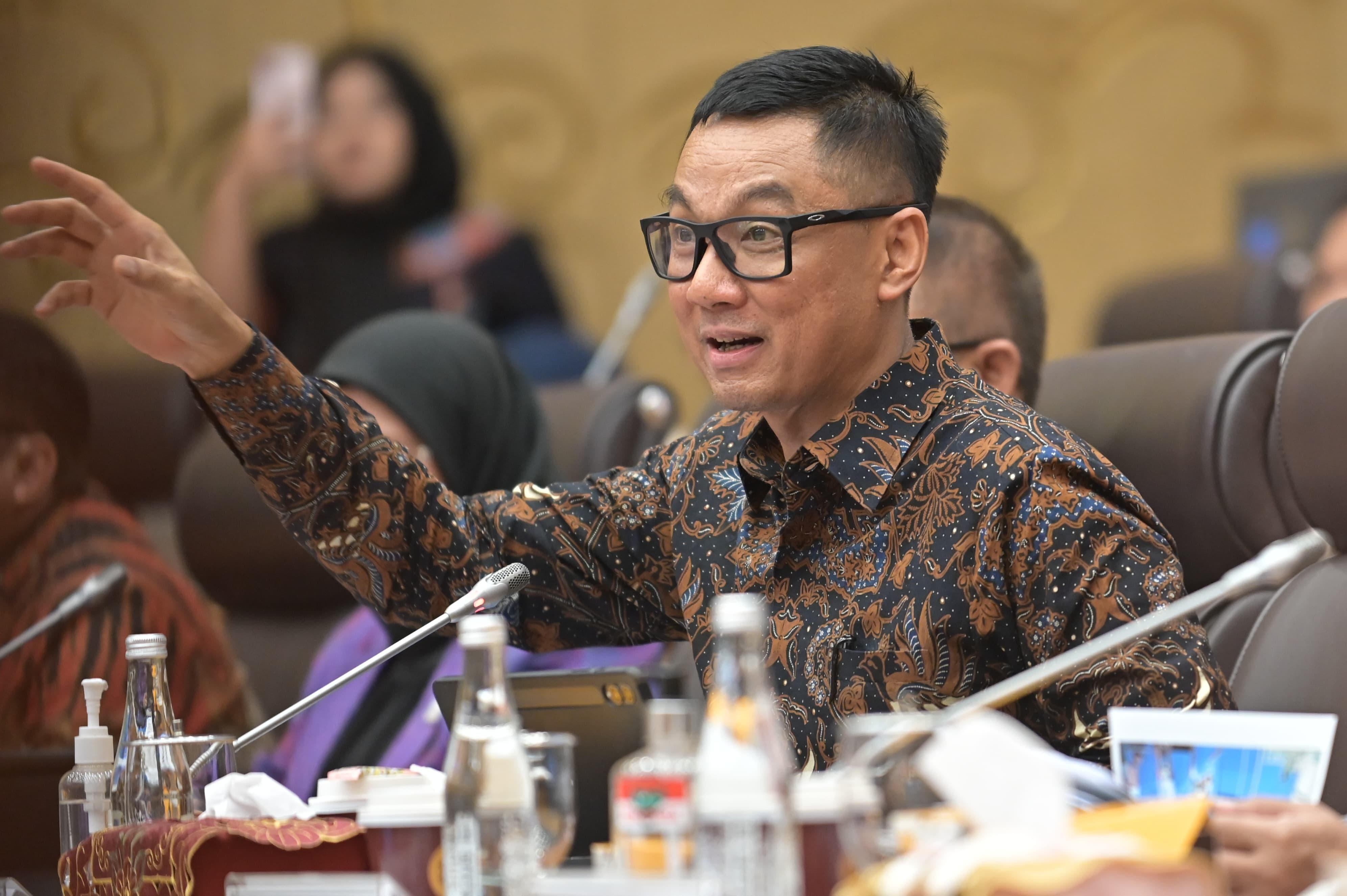 Kualitas-Layanan-Terus-Meningkat-Komisi-XII-DPR-RI-Apresiasi-Aplikasi-PLN-Mobile.jpg