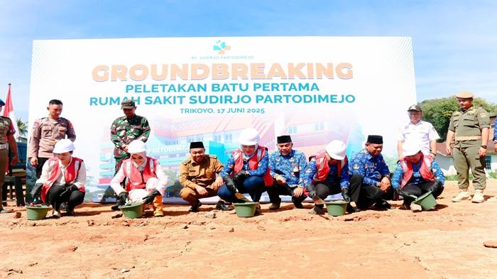 Letakan-Batu-Pertama-Pembangunan-RS-Sudirjo-Partodimejo.jpg