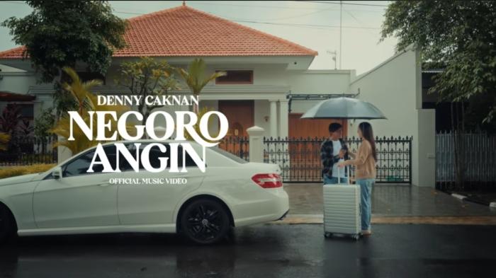 Lirik Lagu Denny Caknan - Negoro Angin, Lengkap dengan Terjemahannya