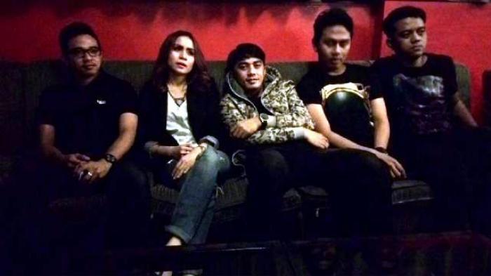 Lirik-dan-Chord-Gitar-Lagu-Karena-Kamu-Geisha-Viral-TikTok.jpg