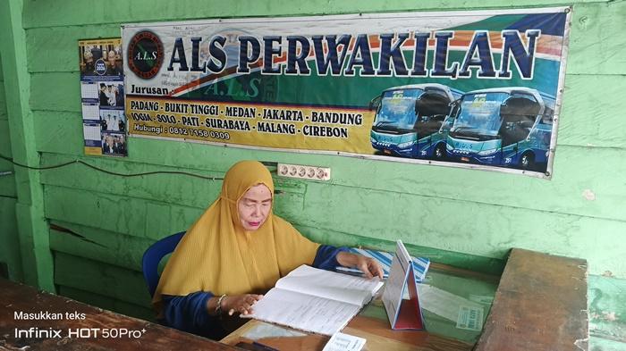 Mariya-Hana-pemilik-loket-ALS-Kota-Lubuklinggau-bercerita-warga-Lubuklinggau-yang-batal-naik-bus-ALS.jpg
