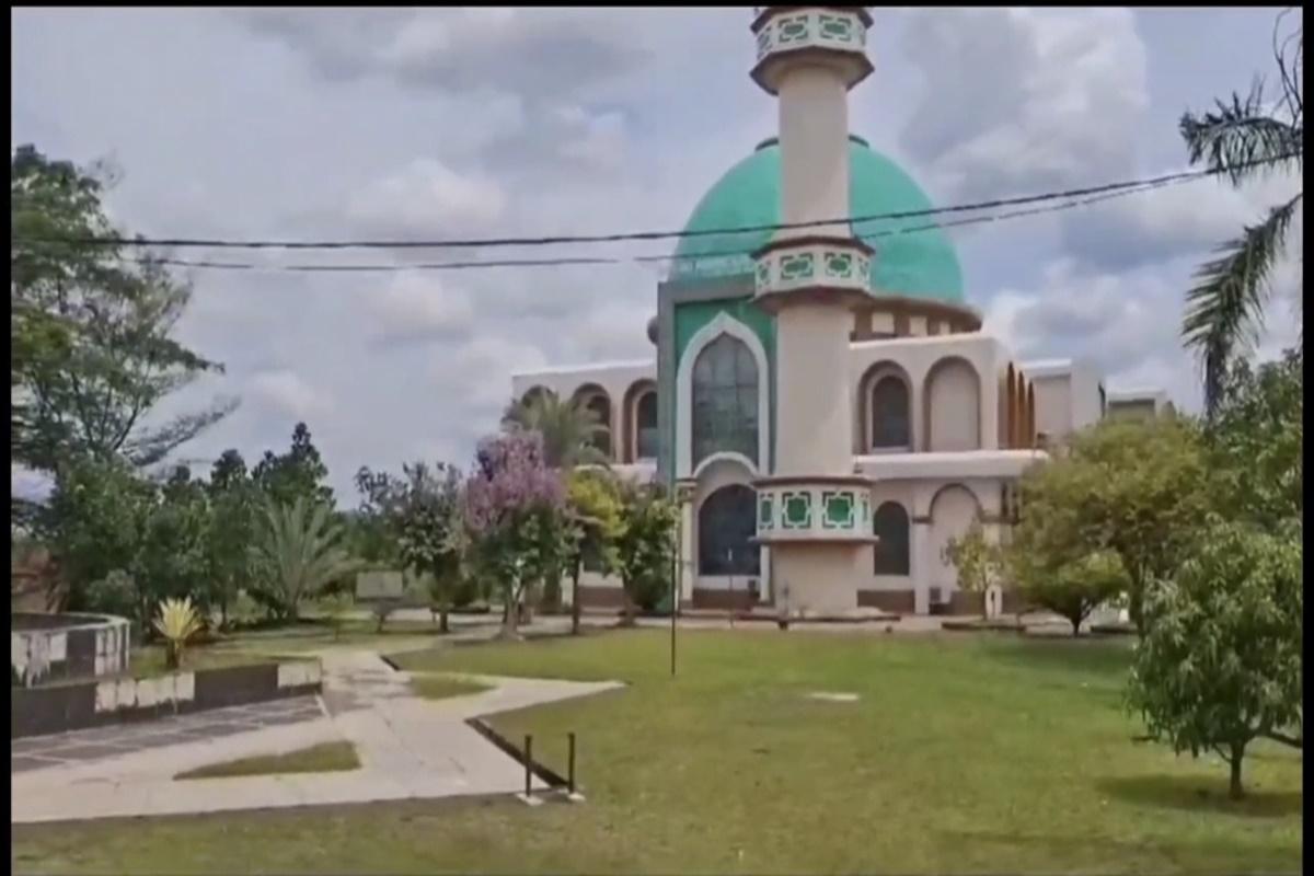 Masjid-Agung-di-Desa-Tanjung-Baru-OKU.jpg