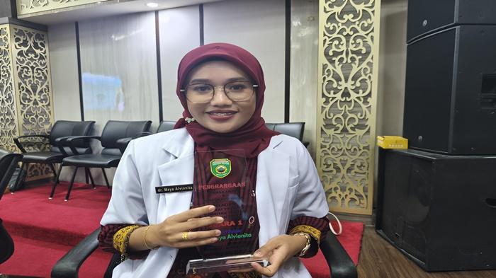Mengabdi di Daerah Perbatasan, dr Maya Alvionita Raih Penghargaan Dokter Teladan Sumsel