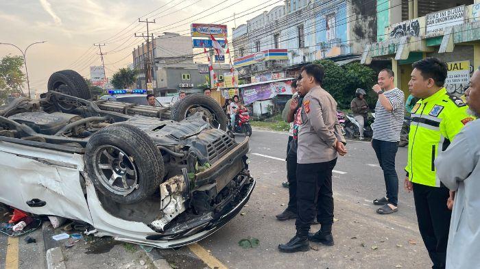 Microsleep-Pajero-Nabrak-Median-Jalan-dan-Terbalik-di-Perintis-Kemerdekaan-Palembang-Mobil-Ringsek.jpg