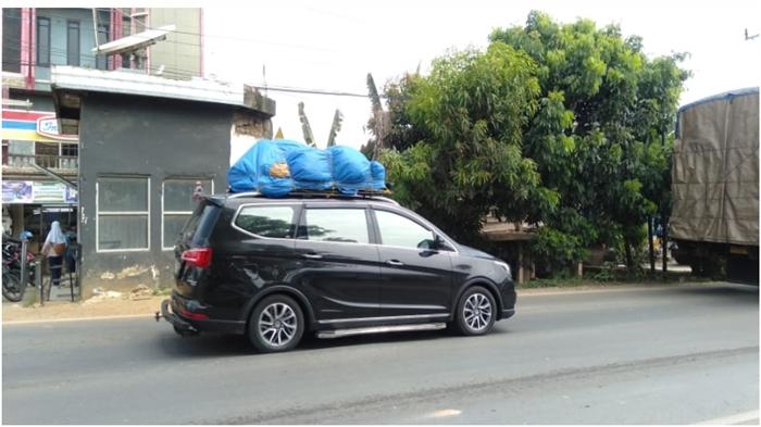 Mobil-yang-melakukan-mudik-lebaran-2022-saat-melintas-di-Jalintim-Banyuasin.jpg